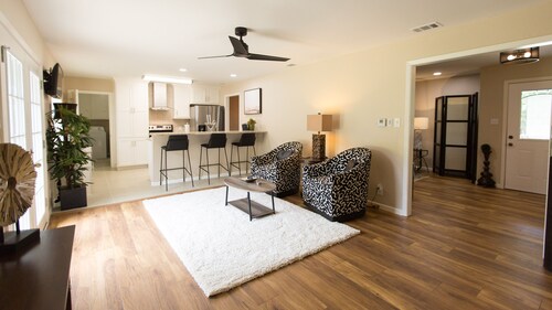 House - Great Location