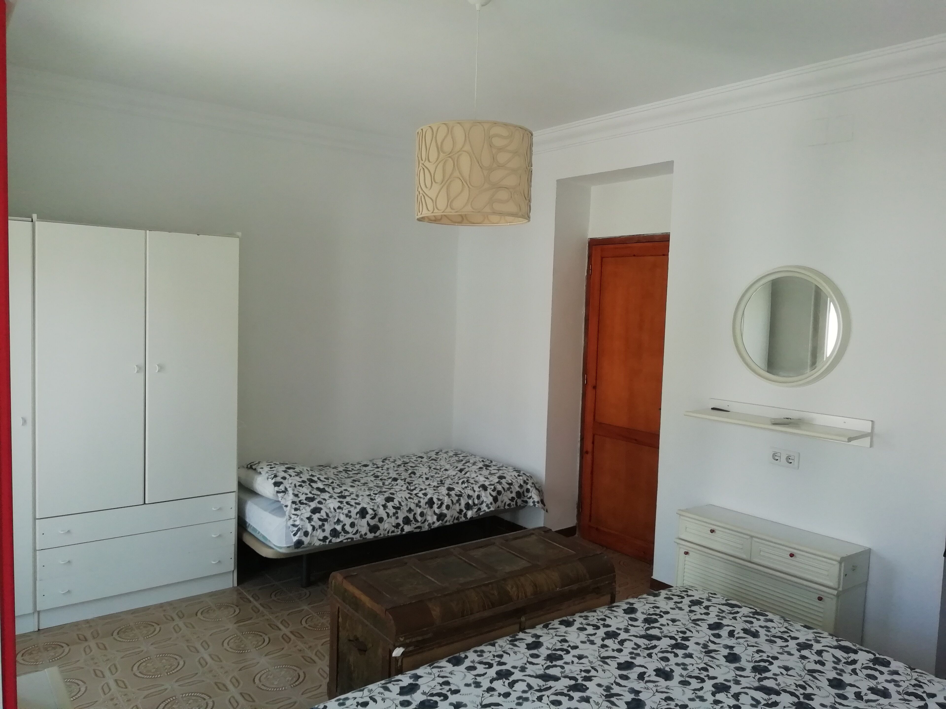 4 chambres, fer et planche à repasser, Wi-Fi, draps fournis