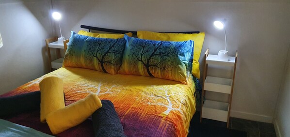 2 bedrooms, iron/ironing board, free WiFi, bed sheets - Golden Mt Rest Townside, 6 Guest's (Mount Morgan)