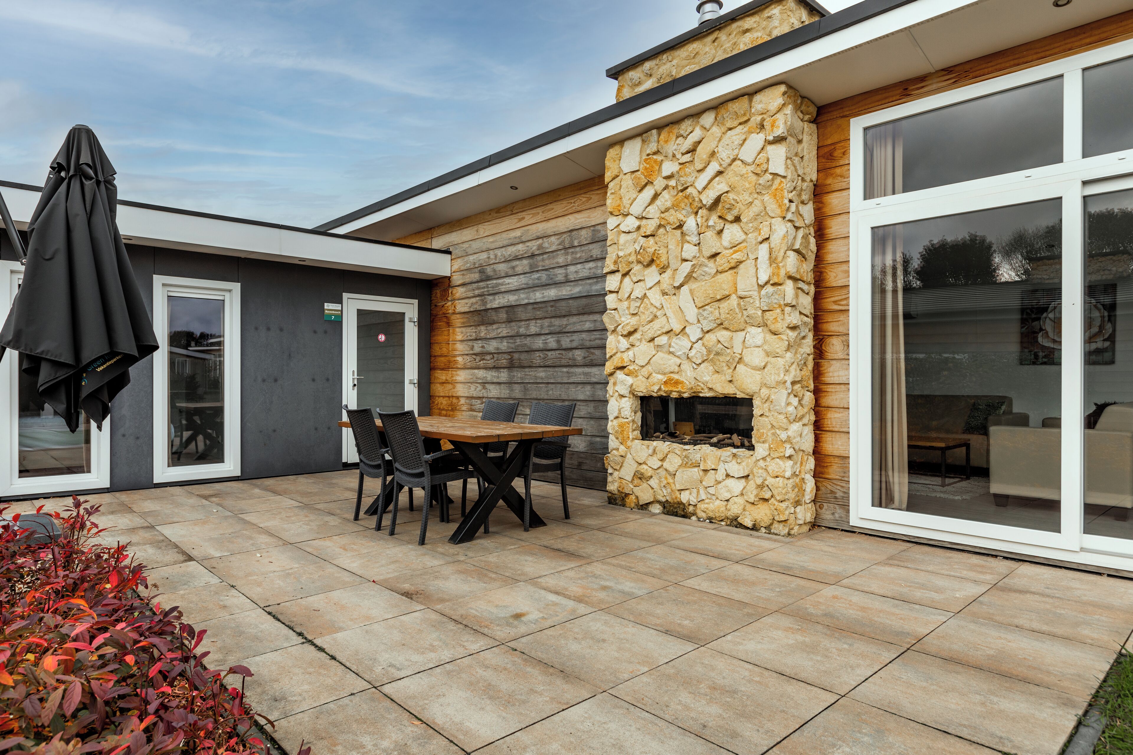 屋外ダイニングエリア