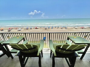 Am Strand, Liegestühle, Strandtücher