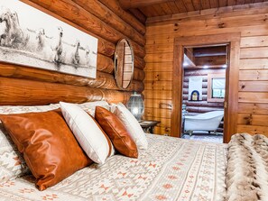 4 bedrooms, desk, iron/ironing board, free WiFi