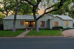 Exterior - Luxury Escape | Heated Pool, Spa, Grill & Games! (Fredericksburg)