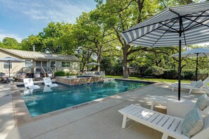 Pool - Luxury Escape | Heated Pool, Spa, Grill & Games! (Fredericksburg)