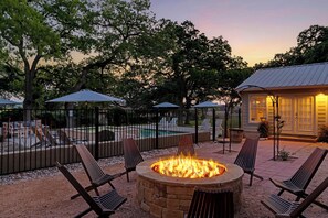 Property grounds - Luxury Escape | Heated Pool, Spa, Grill & Games! (Fredericksburg)