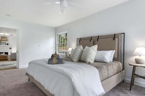 4 bedrooms, desk, iron/ironing board, travel cot - Luxury Escape | Heated Pool, Spa, Grill & Games! (Fredericksburg)