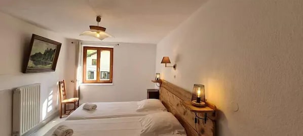 3 chambres, fer et planche Ă repasser, Wi-Fi, draps fournis