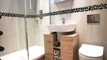 Superior Apartment, Private Bathroom | Bathroom