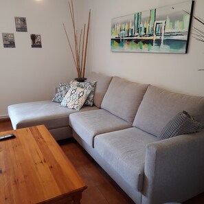 TV, fireplace - Casa A Coruxa - Upper Floor Ground Floor (San Salvador de Poio)