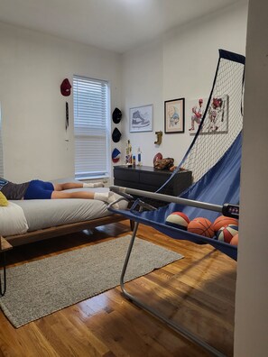 Relax in this cozy retreat with a comfortable bed, a hammock, and a basketball hoop for entertainment.