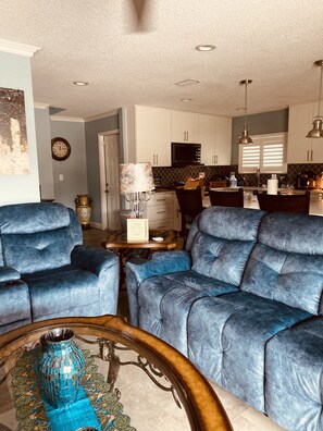 Smart TV - Two Story Beautiful Home with deck, large backyard & pool (Jacksonville)