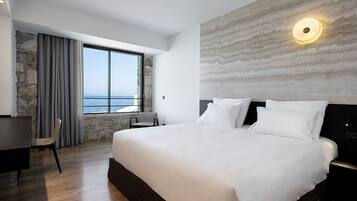 Junior-Doppel- oder -Zweibettzimmer, Meerblick | Bettwäsche aus ägyptischer Baumwolle, hochwertige Bettwaren