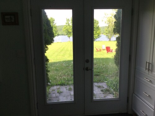 Bright airy cottage on Wilson’s bay

Boat and motor available for extra fee
