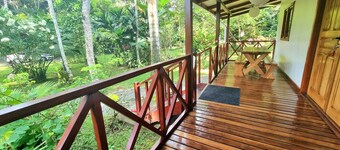 Stunning holiday home with jacuzzi at Cahuita National Park. 3bed/3bath/AC