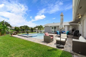 حمّام سباحة خارجي