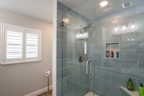 Towels, soap, toilet paper - Waterfront Retreat in the Heart of Tampa. Close to TPA, RayJay and Steinbrenner (Tampa)