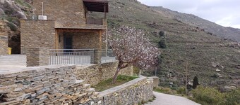 Stone House with sea viewù