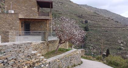 Stone House with sea viewù