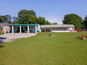 Exterior - The Reel Therapy Lakehouse (Jackson County)