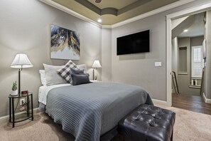 4 dormitoris, escriptori i planxa i posts de planxar 