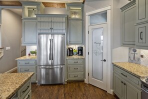 Interior - Waterfront Beauty Family/Pet Friendly Palapa 11 mins to 3 Beaches, Near 7 Marinas (Freeport)