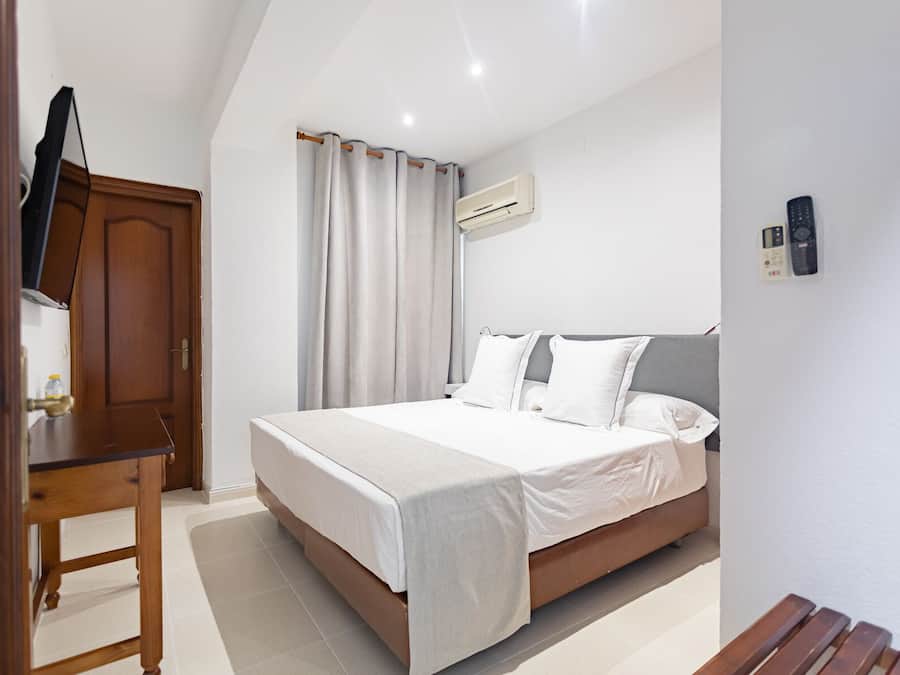 Basic Double Room | Down comforters, desk, free WiFi, bed sheets