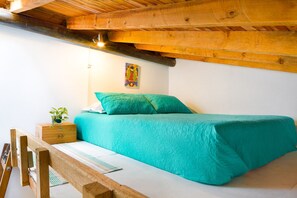 3 chambres, bureau, fer et planche à repasser, lit parapluie