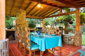 Outdoor dining - Country House (Guatapé)