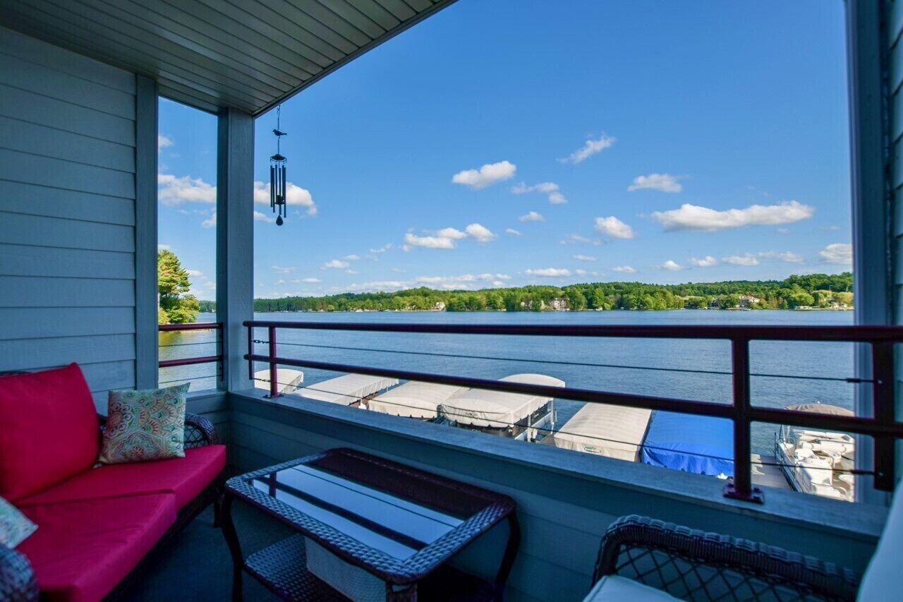 Luxurious Getaway Condo on Lake Delton w/Stunning Views + Private Sandy Beach