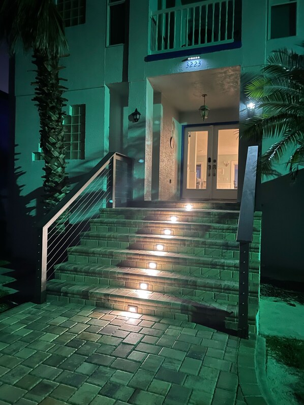 Exterior detail - Hibiscus Beach House your vacation home loaded with amenities (Hernando Beach)