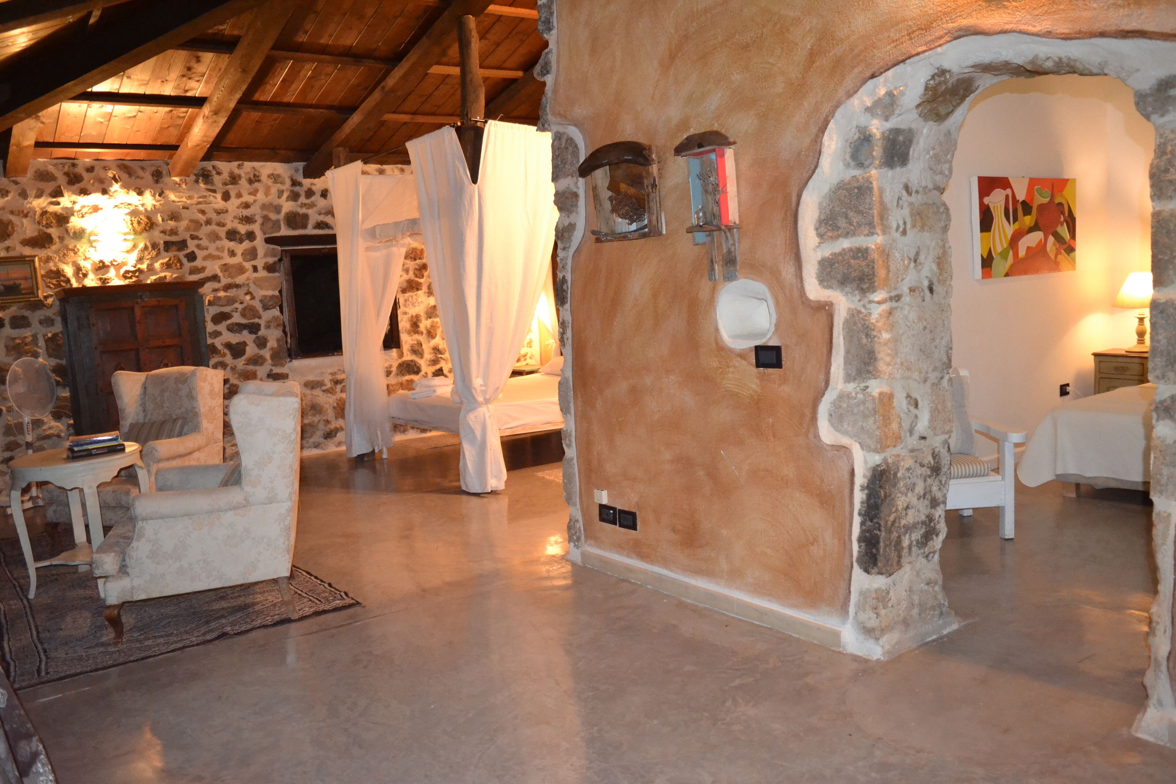 4 bedrooms, desk, iron/ironing board, WiFi