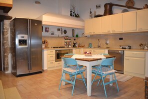 Kühlschrank, Ofen, Herdplatte, Geschirrspüler