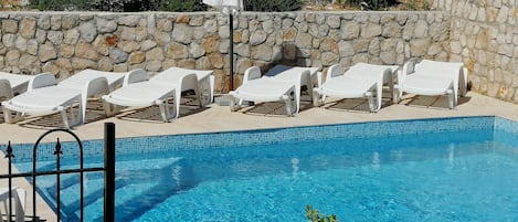 حمّام سباحة خارجي