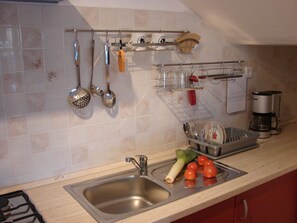 Fridge, microwave, oven, stovetop - Beautiful studio apartment for two (Pag)
