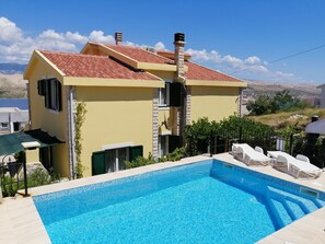 Outdoor pool - Beautiful studio apartment for two (Pag)