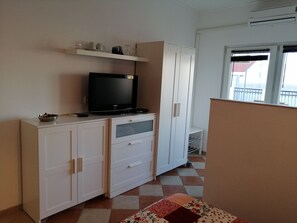 1 bedroom, iron/ironing board, travel crib, free WiFi - Beautiful studio apartment for two (Pag)