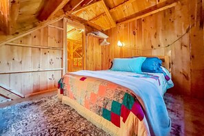 Maison (Hounds Nest) | 3 chambres, décor unique, ameublement unique, accès au Wi-Fi (inclus)