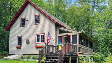 Rumah (Hounds Nest) | Eksterior