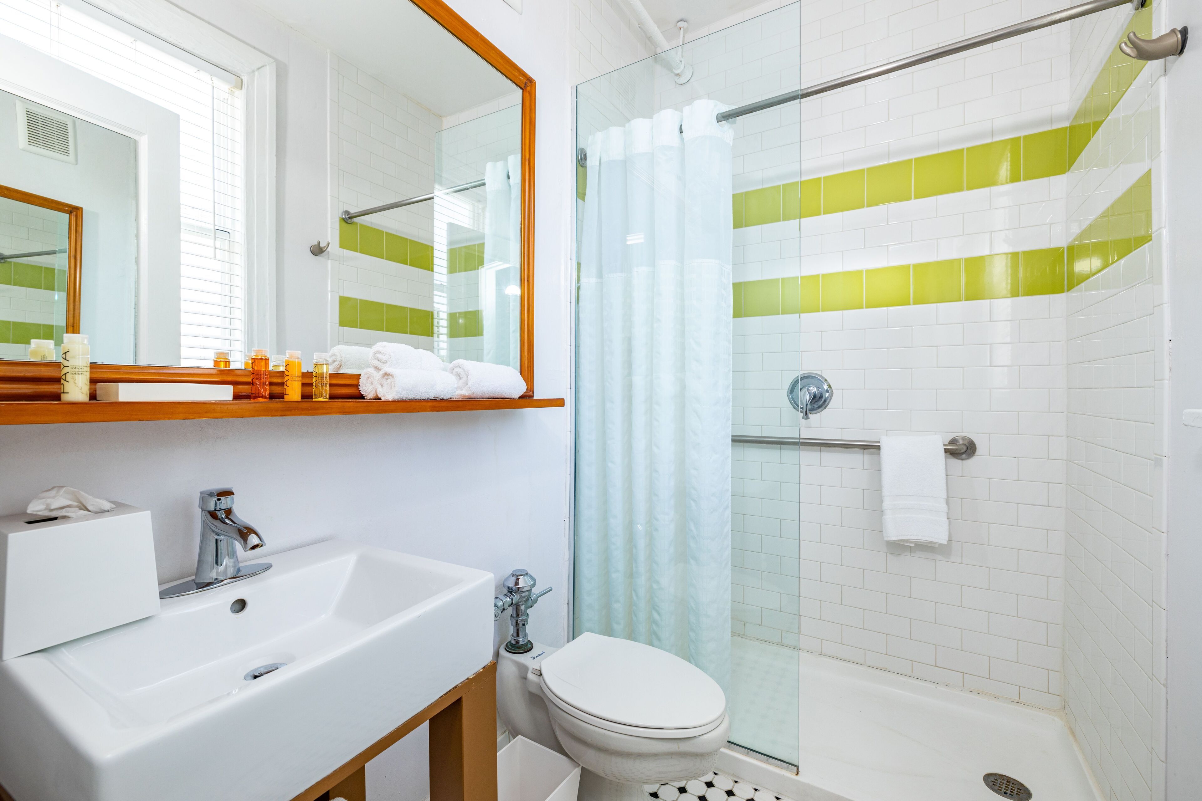 shower, hydromassage showerhead, towels