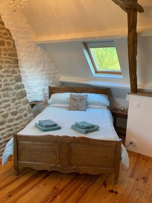 2 bedrooms, iron/ironing board, travel crib, free WiFi - The Bakery (Beauficel)