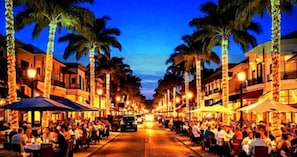 Outdoor dining - Beach 4ml/ World Tennis Club/ Pickleball / Heated Pools/ Hot Tub/ Sauna/ 1st Flr (Naples)