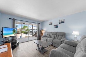 TV, books - New to Market! 🐾  Dog Friendly, Spacious Beach Retreat, Steps to Sugary Sand, Conveniences! (Fort Myers Beach)