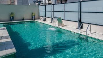 Piscina externa sazonal