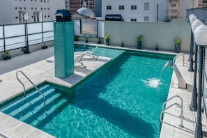 Piscina externa sazonal