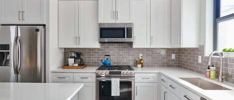 Fridge, microwave, oven, stovetop