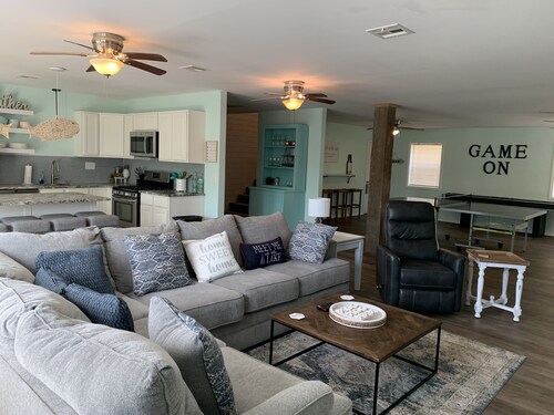 Gem on Lake Tenkiller with open floor plan and game room for kids/adults.