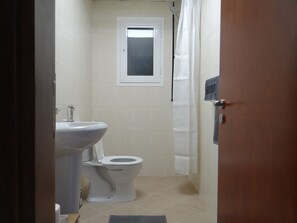 Badekar, håndklær, såpe og sjampo