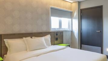 Standard PwD Disability Access - 1 King Bed | Frigobar, Wi-Fi de cortesia, roupa de cama