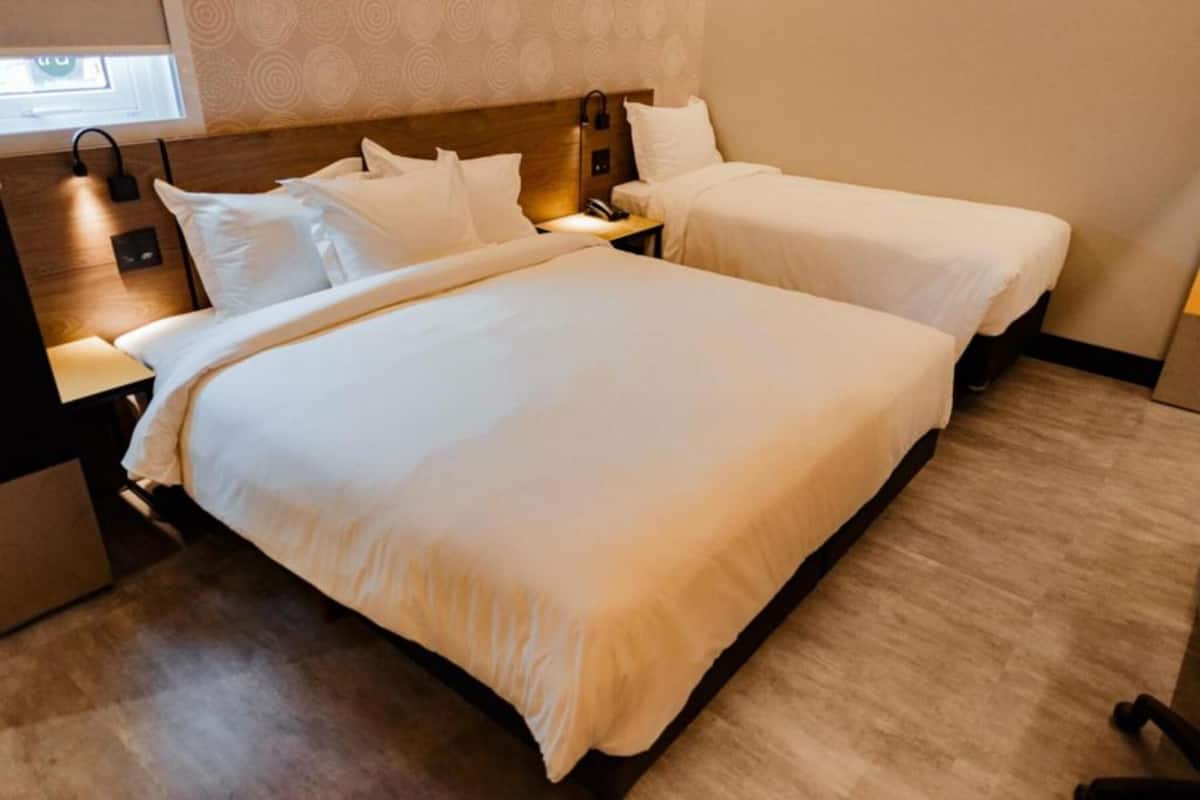 Een minibar, gratis wifi, beddengoed