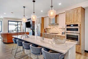 Fridge, microwave, oven, stovetop - River Front Luxury Villa 242 I Private Hot Tub I Great Views I Best Price I Discounted Attractions (Winter Park)